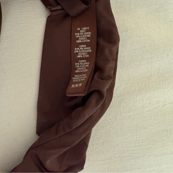 Skims 2-pack Shine Foundations Thong Black Brown Medium - Picture 7 of 7